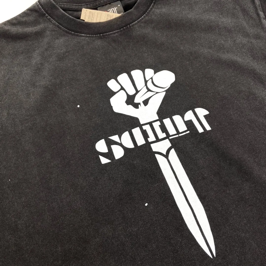 SAINT Michael vintage cross fist print washed and distressed Vintage loose short-sleeved T-shirt. Digital white ink direct printing. The fabric is breathable and the pattern is three-dimensional and clear. Fabric: Double yarn 240g Style number: S936 Size: S-M-L-XL Color: Washed black Price: P118